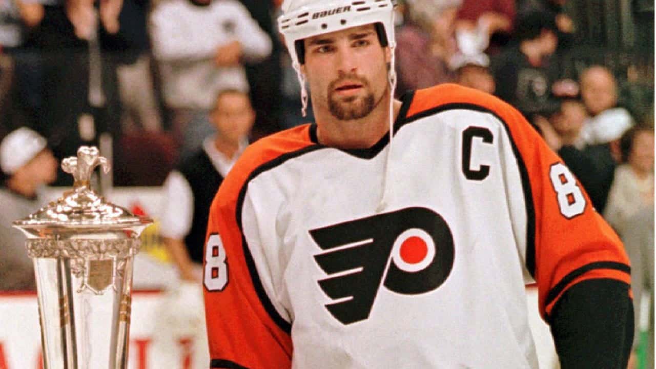 the flyers are retiring eric lindros number the league should be flyers number